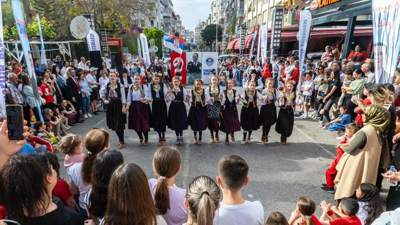 7 ülkeden çocuklar 23 Nisan’ı Yenişehir sokaklarında kutladı