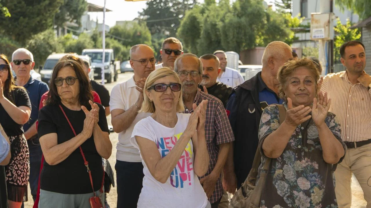 Yenişehir Belediyesi çocuklar için mahallelerde  halı saha açmaya devam ediyor
