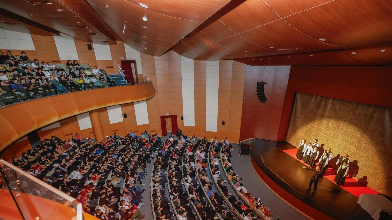 Yenişehir Belediyesi “Akif” oyununu öğrencilerle buluşturdu