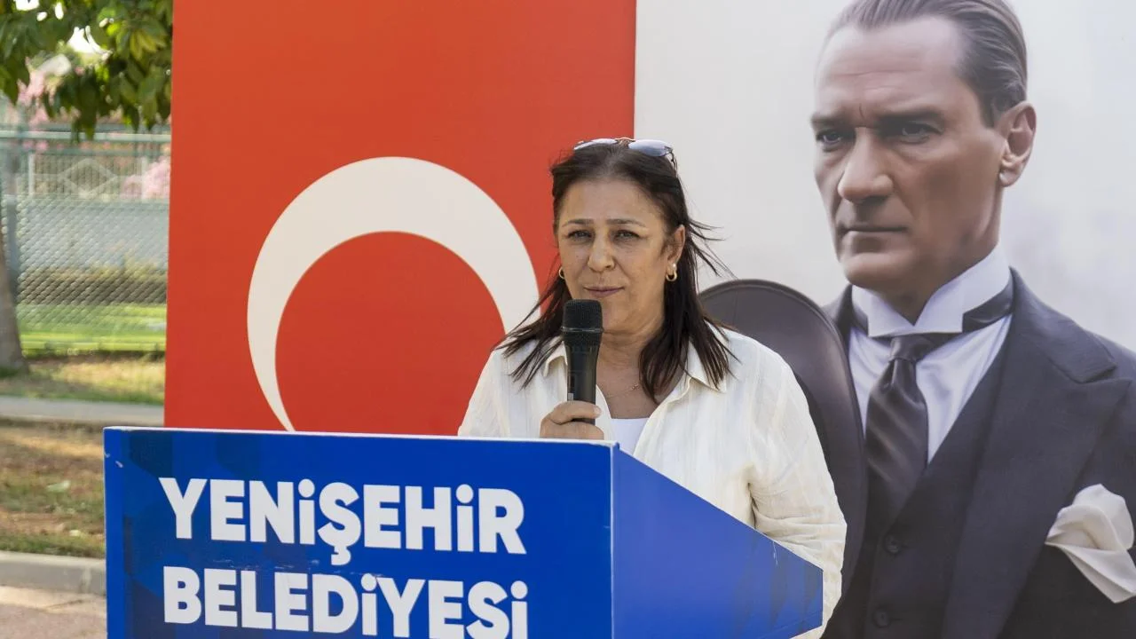 Yenişehir Belediyesi çocuklar için mahallelerde  halı saha açmaya devam ediyor