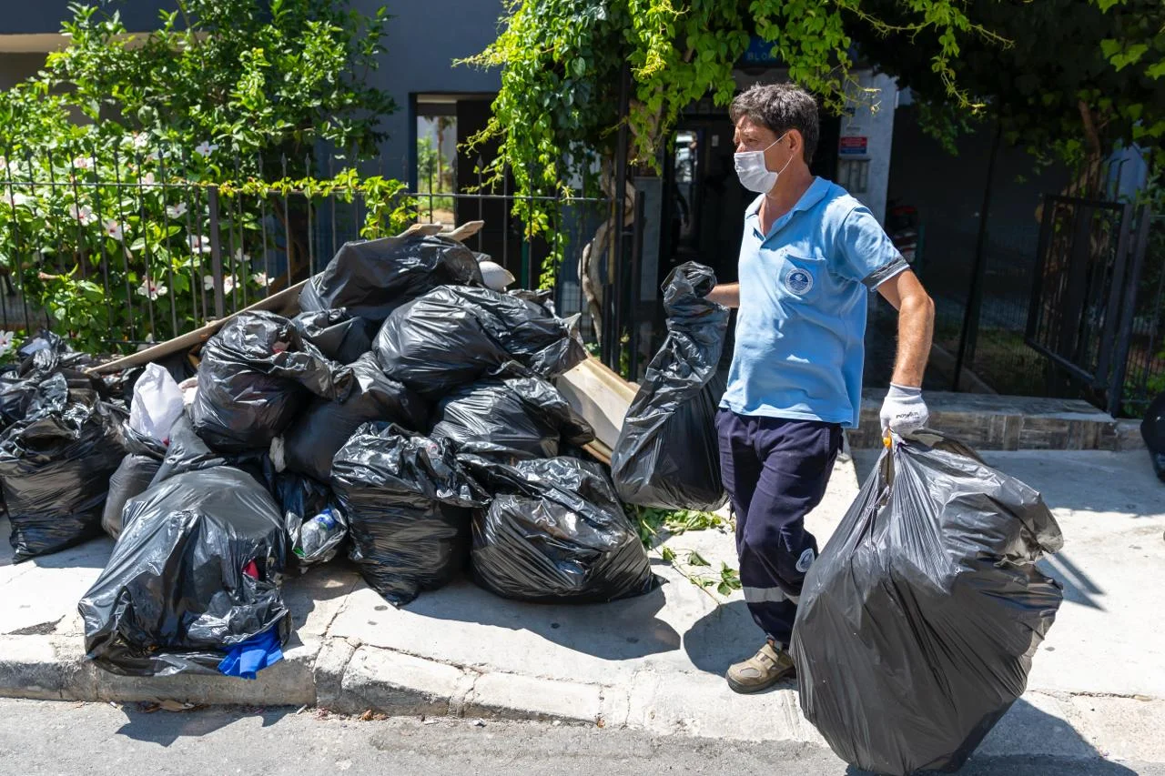 Çöp evden 5 kamyon atık çıkarıldı