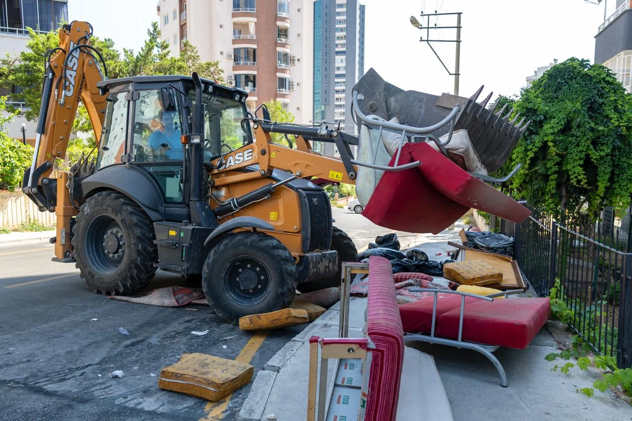 Çöp evden 5 kamyon atık çıkarıldı
